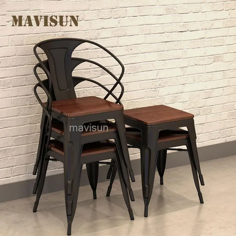 Обеденный прямоугольный стол из массива дерева в скандинавском стиле и железные