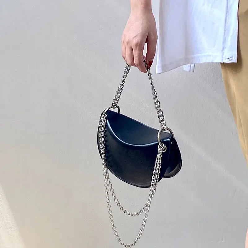 

Niche cool girl chain bag female 2021 new Diablo semi-circular leisure messenger bag portable shoulder bag