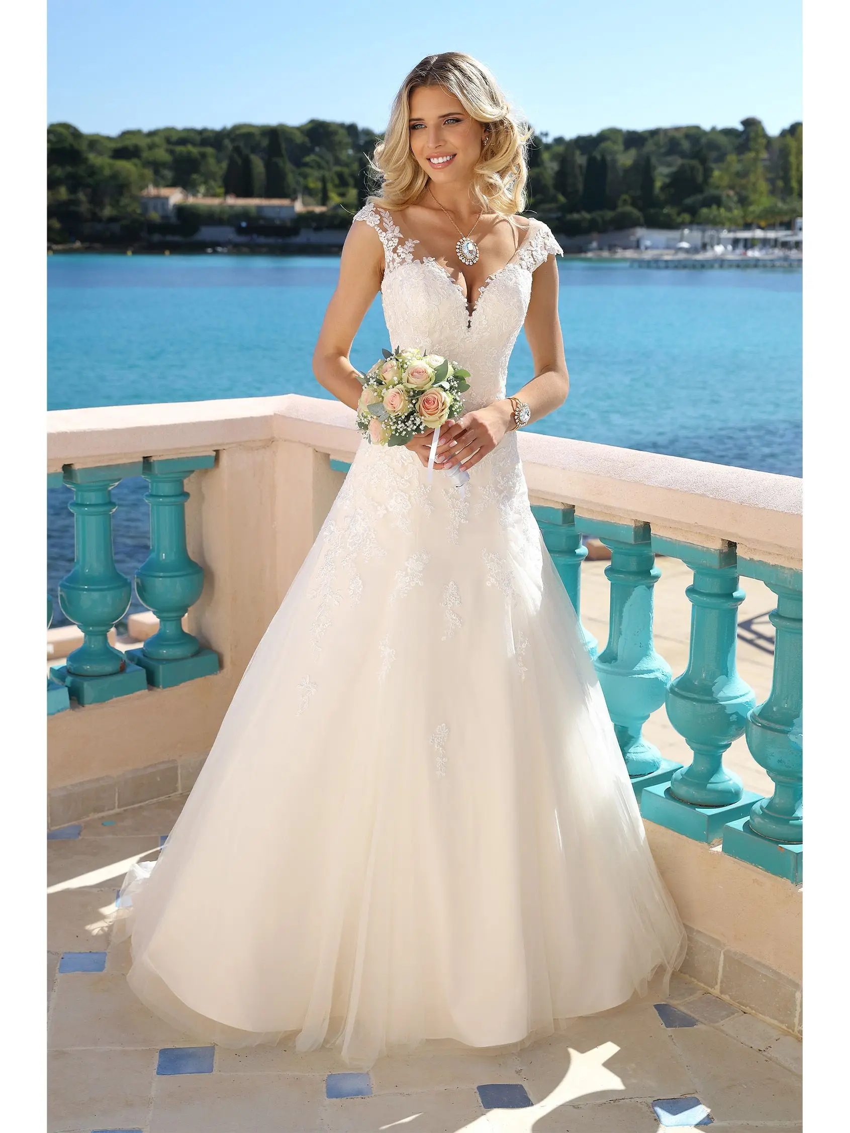 

Romantic A Line Double V Neck Wedding Dress Appliques Tulle Elegant Sweep Train Bride Dress Open Back Cap Sleeves Bridal Gowns