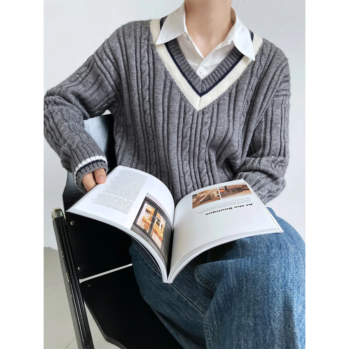 

College V-neck Twist Sweater Female Autumn and winter 2022 new version of the Korean version of the stacked head jacket