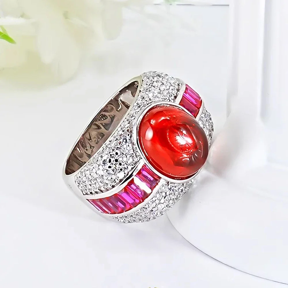 Женское кольцо с бриллиантами ювелирное изделие драгоценным камнем