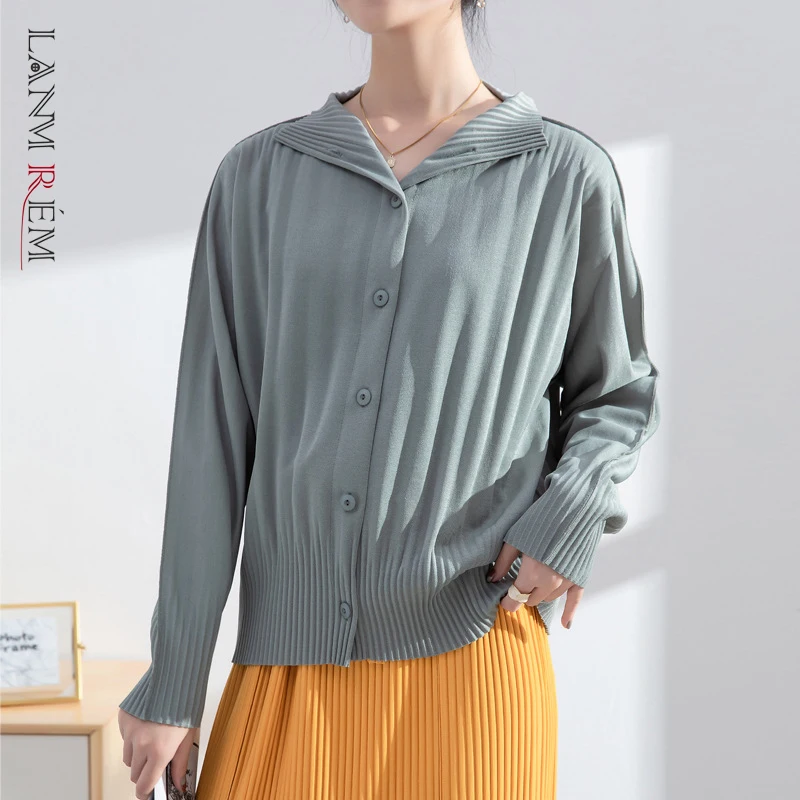 

LANMREM 2022 New Women Spring Autumn Pleated Coat Female Fashion Lapel Single Breasted Solid Color Loose Long Sleeve Coats 2J783