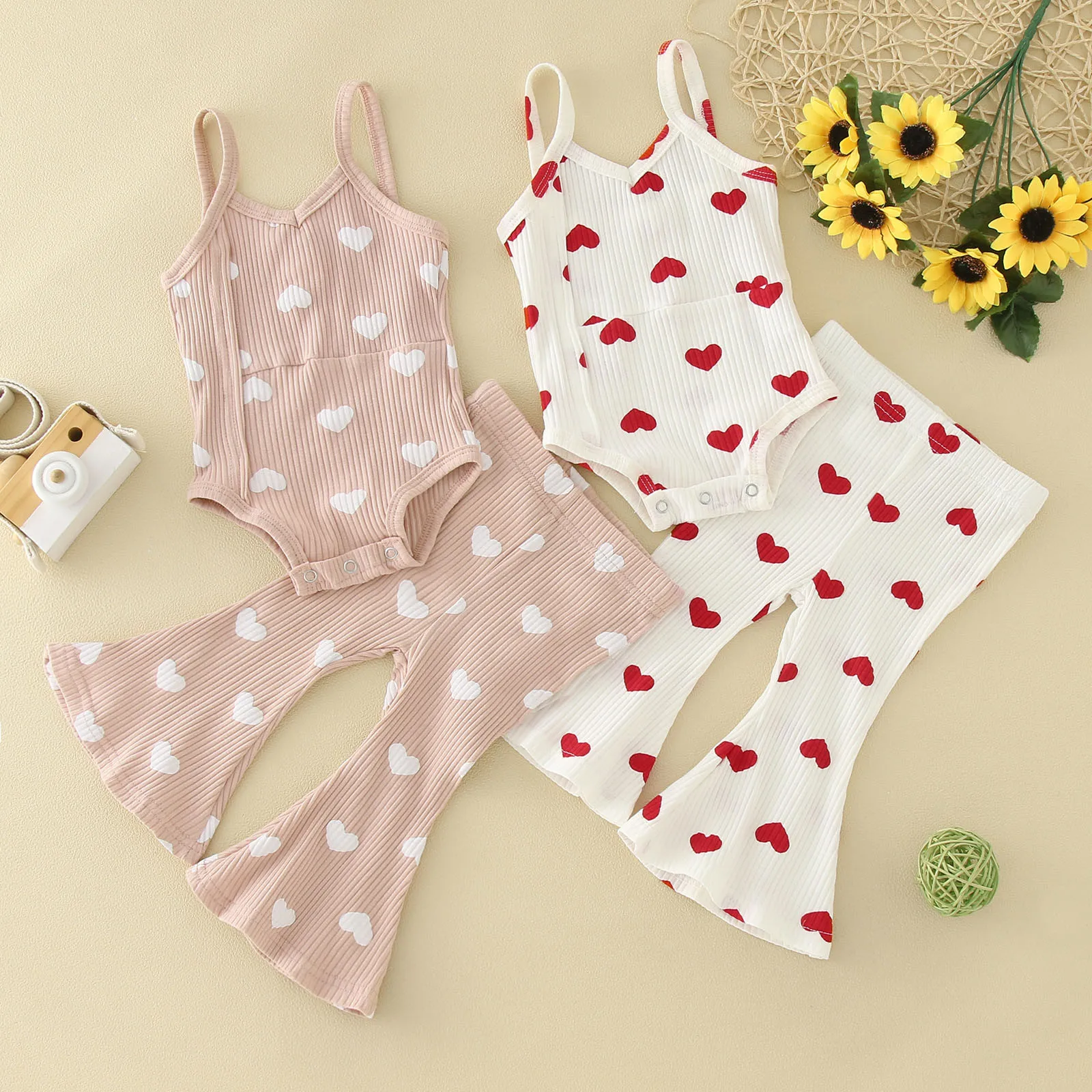 

Lovely Summer Toddler Kids Girls Valentine 's Day Clothes Sets Ribbed Heart Print Sleeveless Bodysuits+Flare Long Pants Outfits