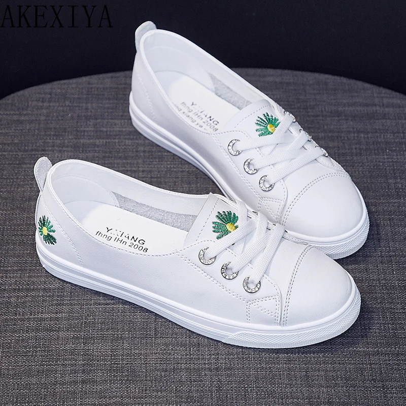 

2023 Spring and Summer Shallow Mouth White Women's Shoes Lazy Sneakers New Spring All-match One Pedal Flat Shoes Zapatos Mujer