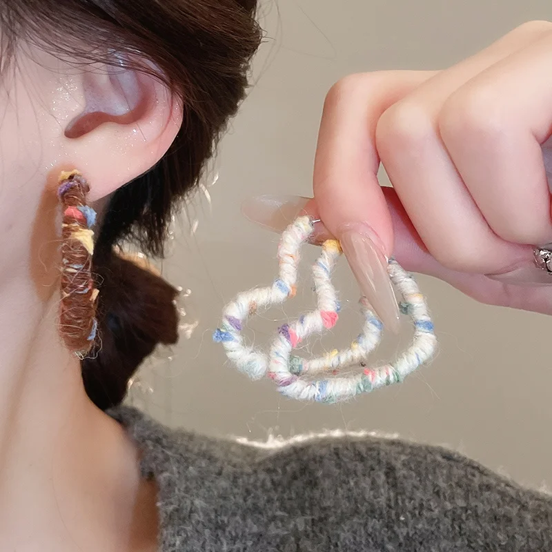 Осенние и зимние плюшевые круглые серьги женские новые простые браслеты милые