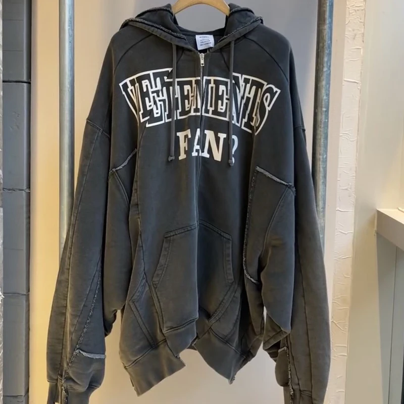 

Толстовка с капюшоном и вышивкой, на молнии