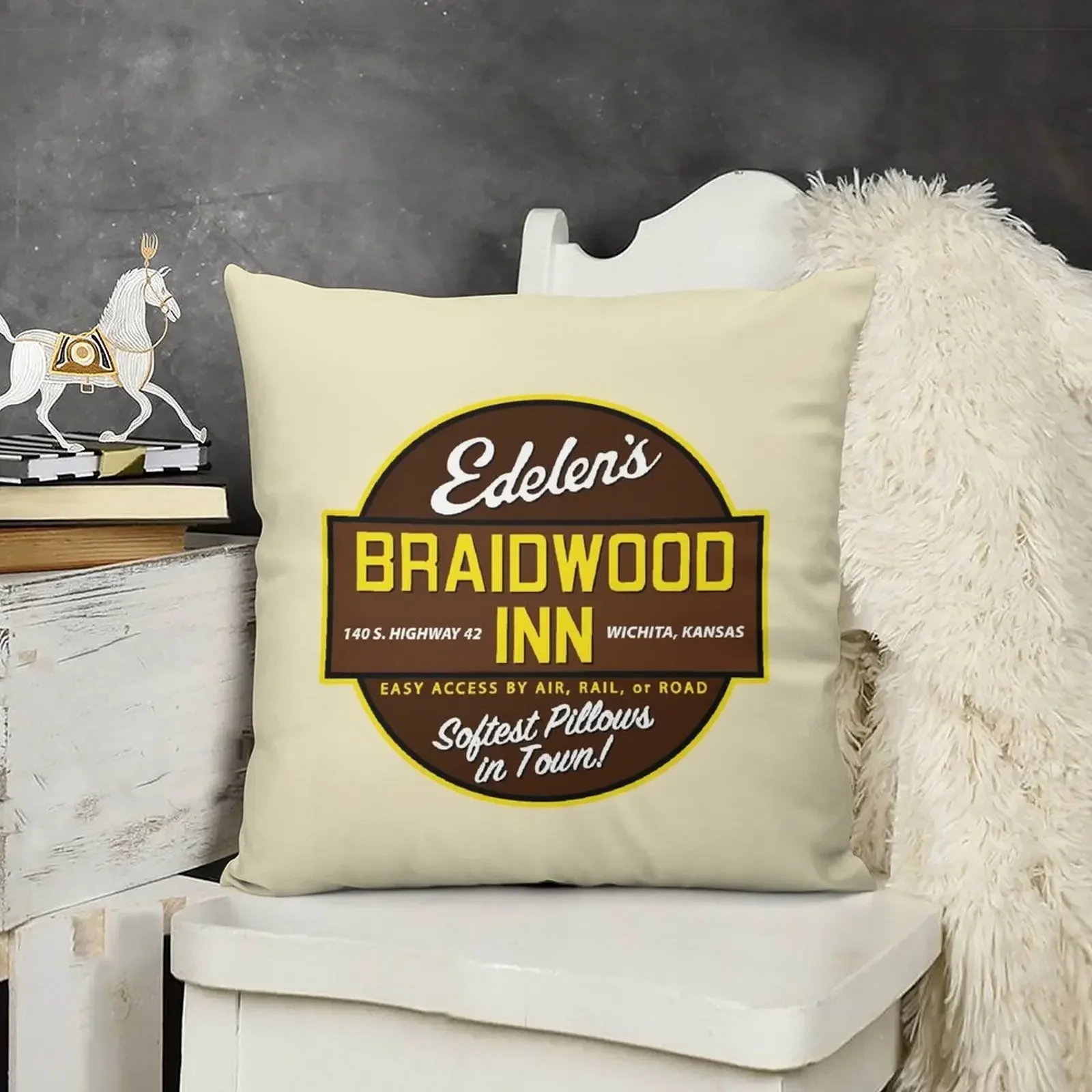 Braidwood Inn - Wichita KS Мотель на самолетах поездах и автомобили декоративная подушка