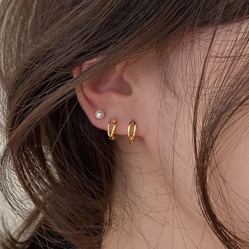

2022 New Trend Korean Style Fashion Gold Metal Hoop Shape Small Earrings For Women Elegant Charm Jewelry Gift