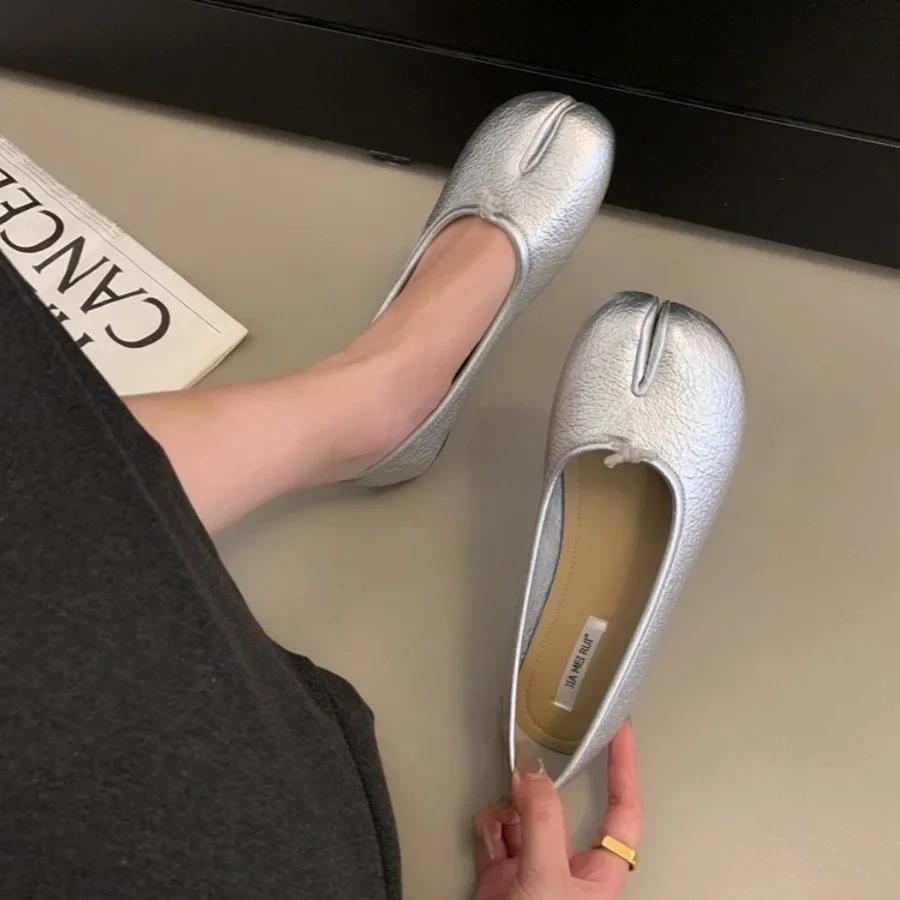 Женские туфли на плоской подошве повседневные мягкие с разрезом без застежек