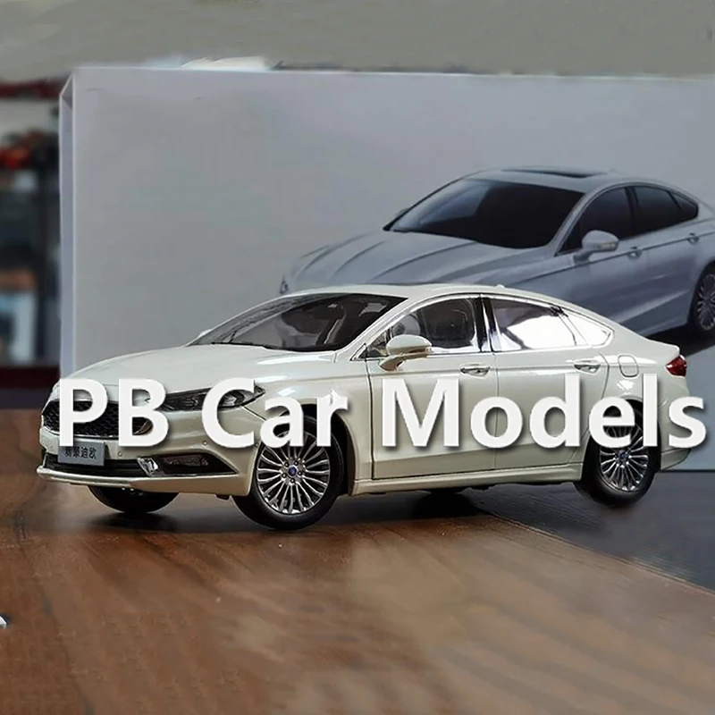 

Original 2017 Mondeo 1:18 Simulation Alloy Car Model Men's Gift