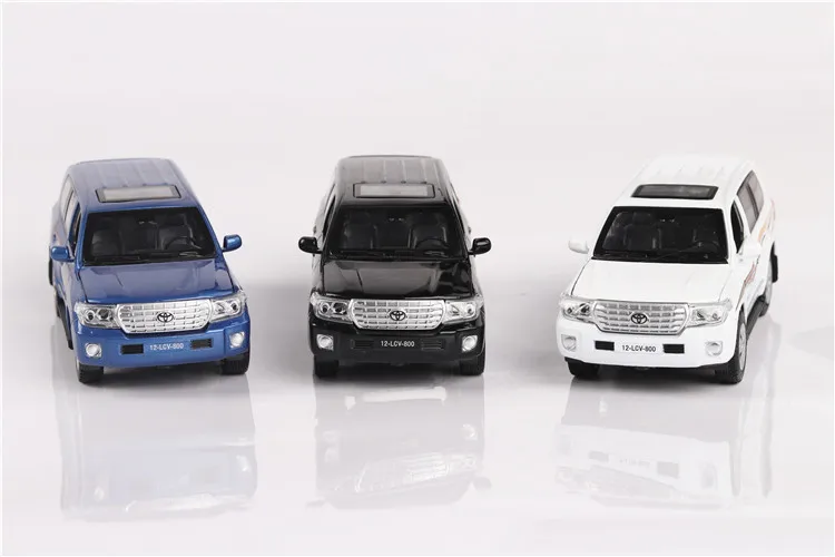 Модель автомобиля Toyota LAND CRUISER 1:32 модель литая из сплава с подсветкой и звуком для