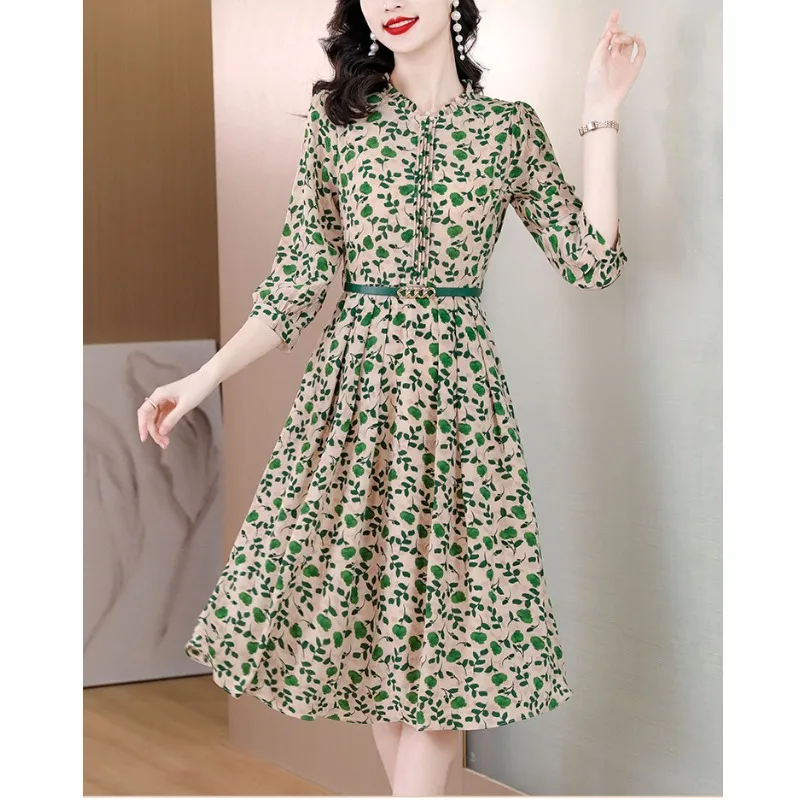 Женское текстильное платье больших размеров с рукавом три четверти и снежным