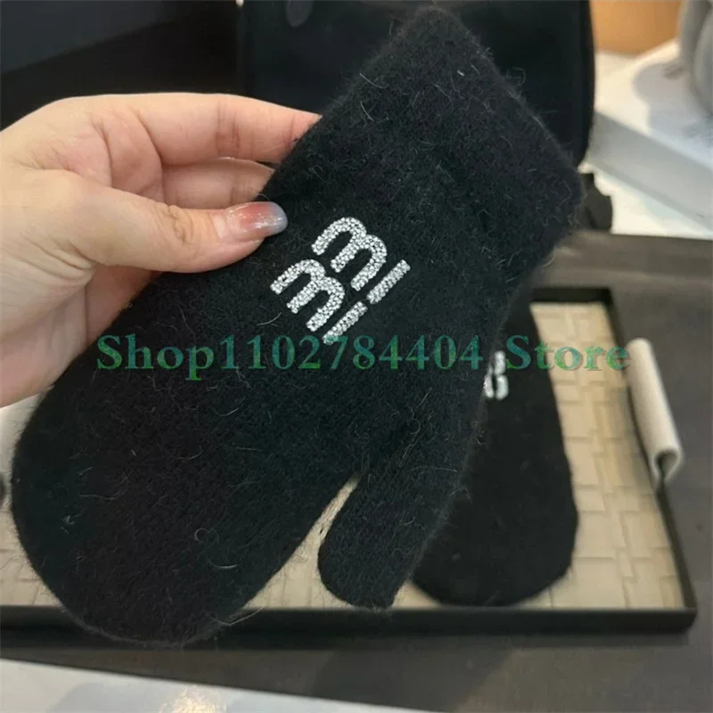 Рисунок 5 - Женские шерстяные перчатки 563828