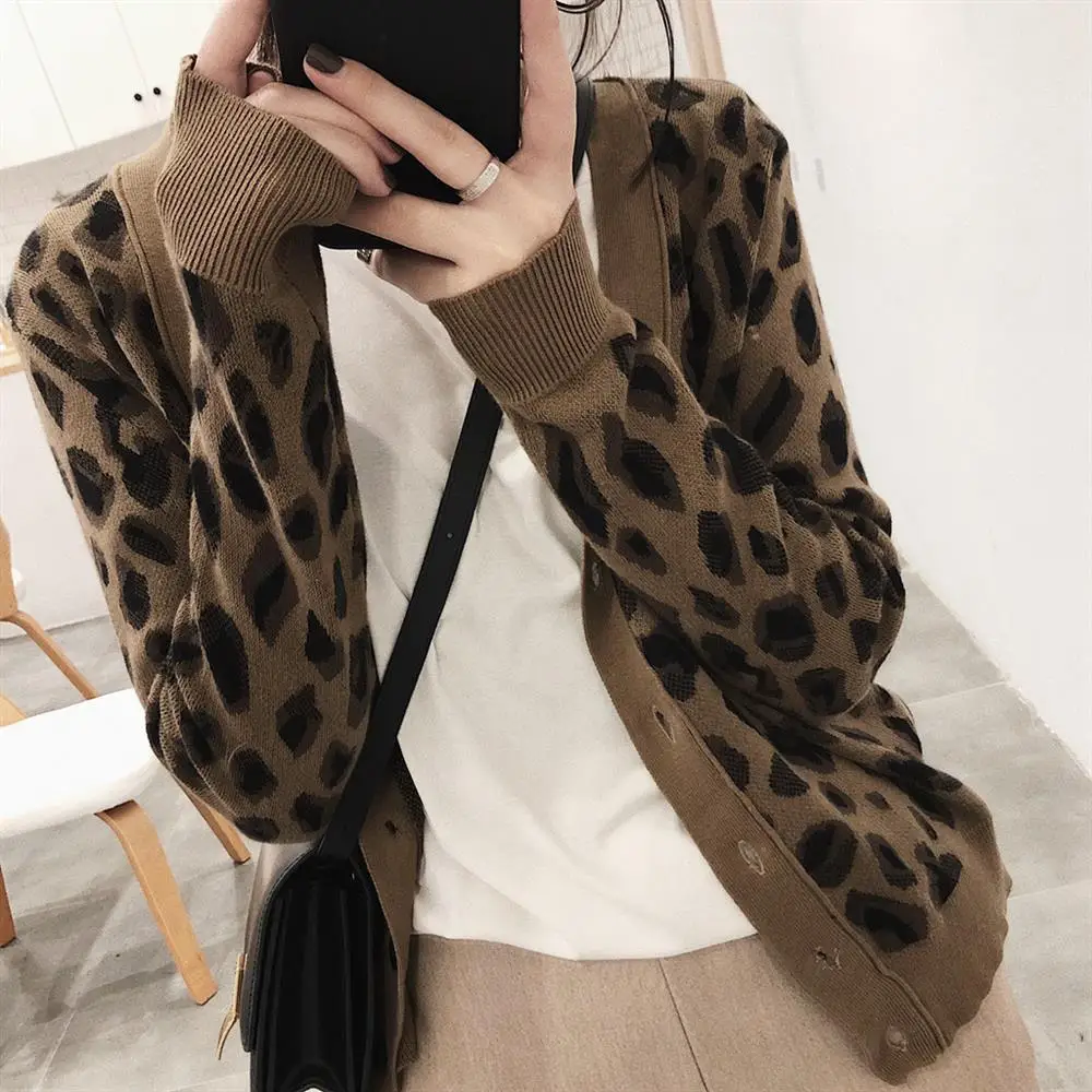 

Leopard Print Stitching Cardigan Knitted Sweater Women V-neck Coat Elegant Lady Clothes Casual Tops Knitwear Loose Jumpers T12