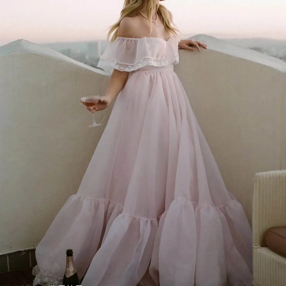 Женское вечернее платье с оборками розовое принцессы кружевной отделкой и