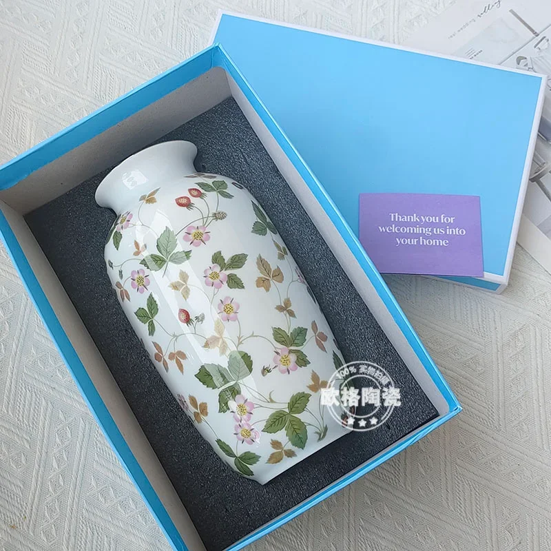 

Керамическая ваза в форме рога