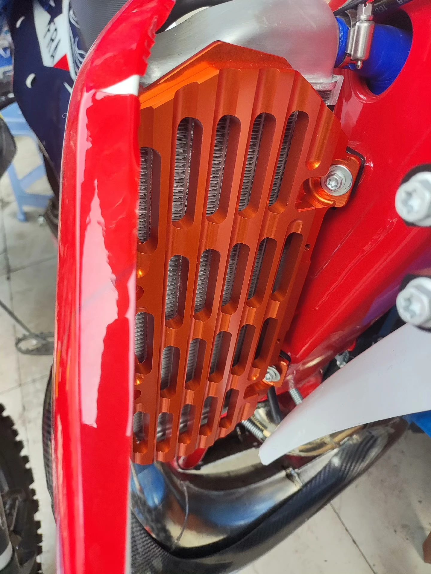 Фото Для KTM 125-500 XC XCF XCW XCFW SX SXF EXC EXCF для Husqvarna TE FE TC FC Защитная крышка радиатора мотоцикла Аксессуары №3