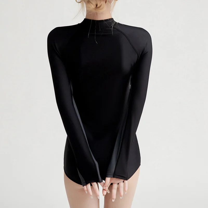 Новый спортивный черный и серый купальник женский с длинными рукавами для