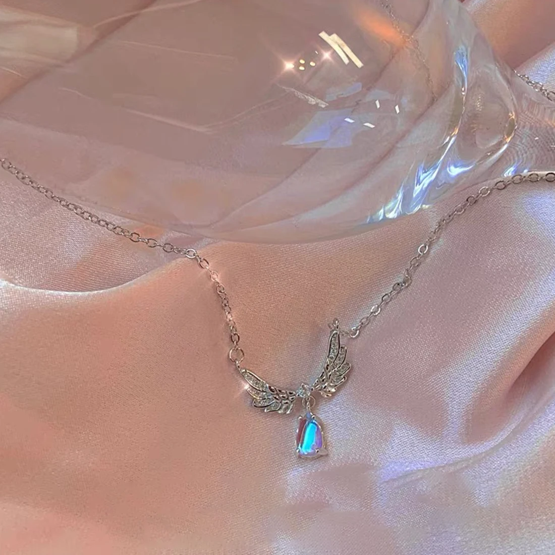 

Fashion Colored Zircon Angel Wings Heart Pendant Necklace for Women Simple Silver Color Long Chain Crystal Necklace Party