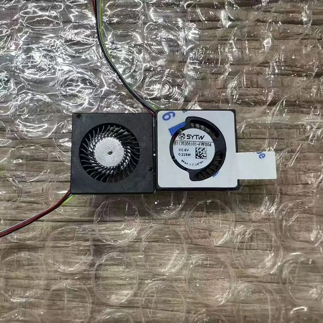 Фото Вентилятор SLIDER 1703 Micro Blower Fan 17x17x3мм, DC 5В 0.225Вт, ультратонкий центробежный охладитель для VR/AR-устройств и мини-проекторов №2
