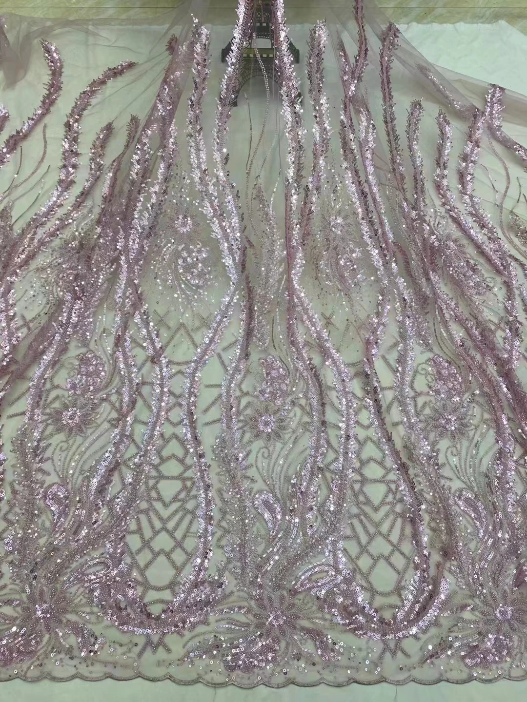 Новый товар Сетчатое платье-Ципао из ткани с большими цветами и блестками