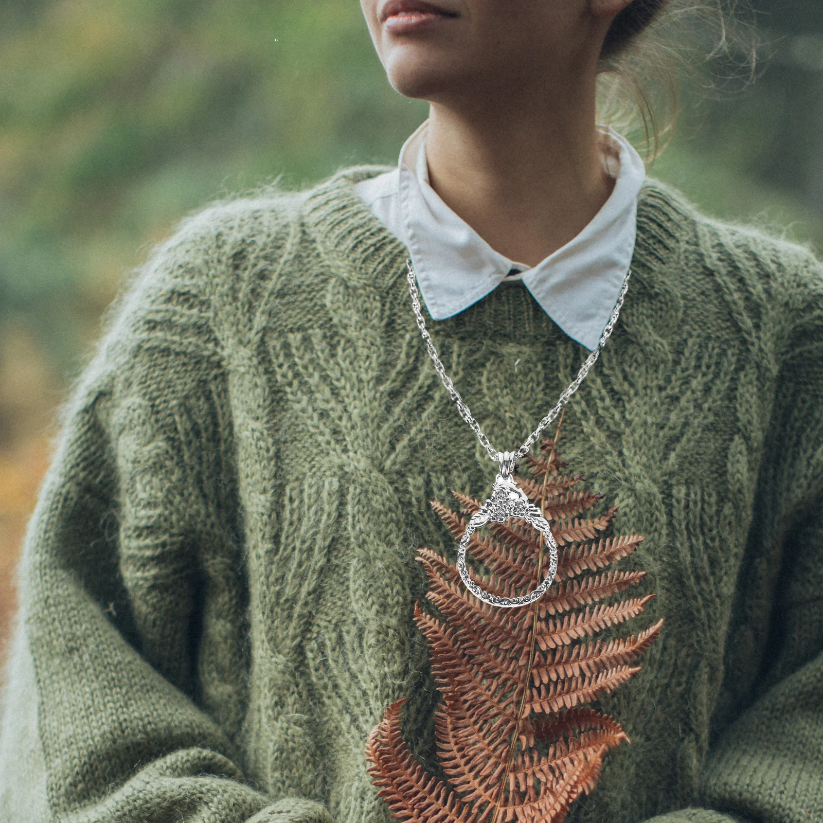 

Ожерелье с увеличительным стеклом для чтения в винтажном стиле