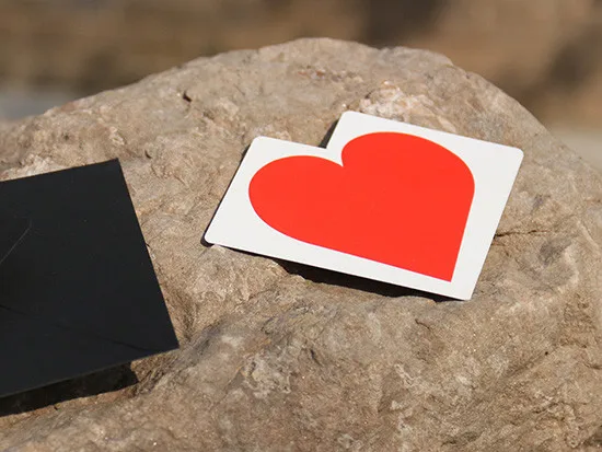 

Fall in Love by J.C Magic Close up Magic Tricks Street Magic Props Illusions Gimmick Mentalism Romantic Magic For Lover Funny