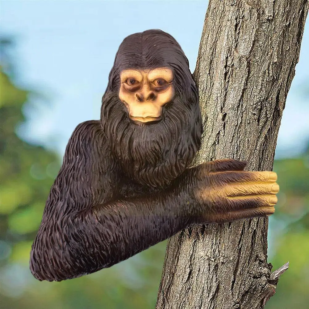 

The Bashful Bigfoot Tree Statue Whimsical Cartoon Orangutan Decor Sculpture Garden Decoration Tree Art Yard Animal Tree Gar U6M3