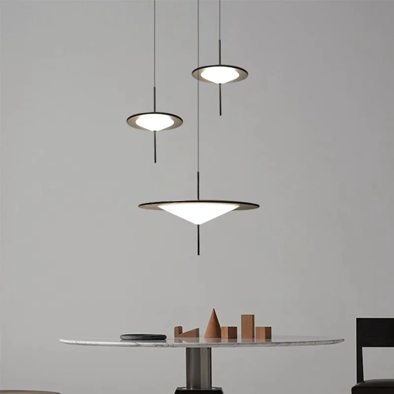 Новинка дизайнерская люстра в виде НЛО белая акриловая теплая лампа 3000K для