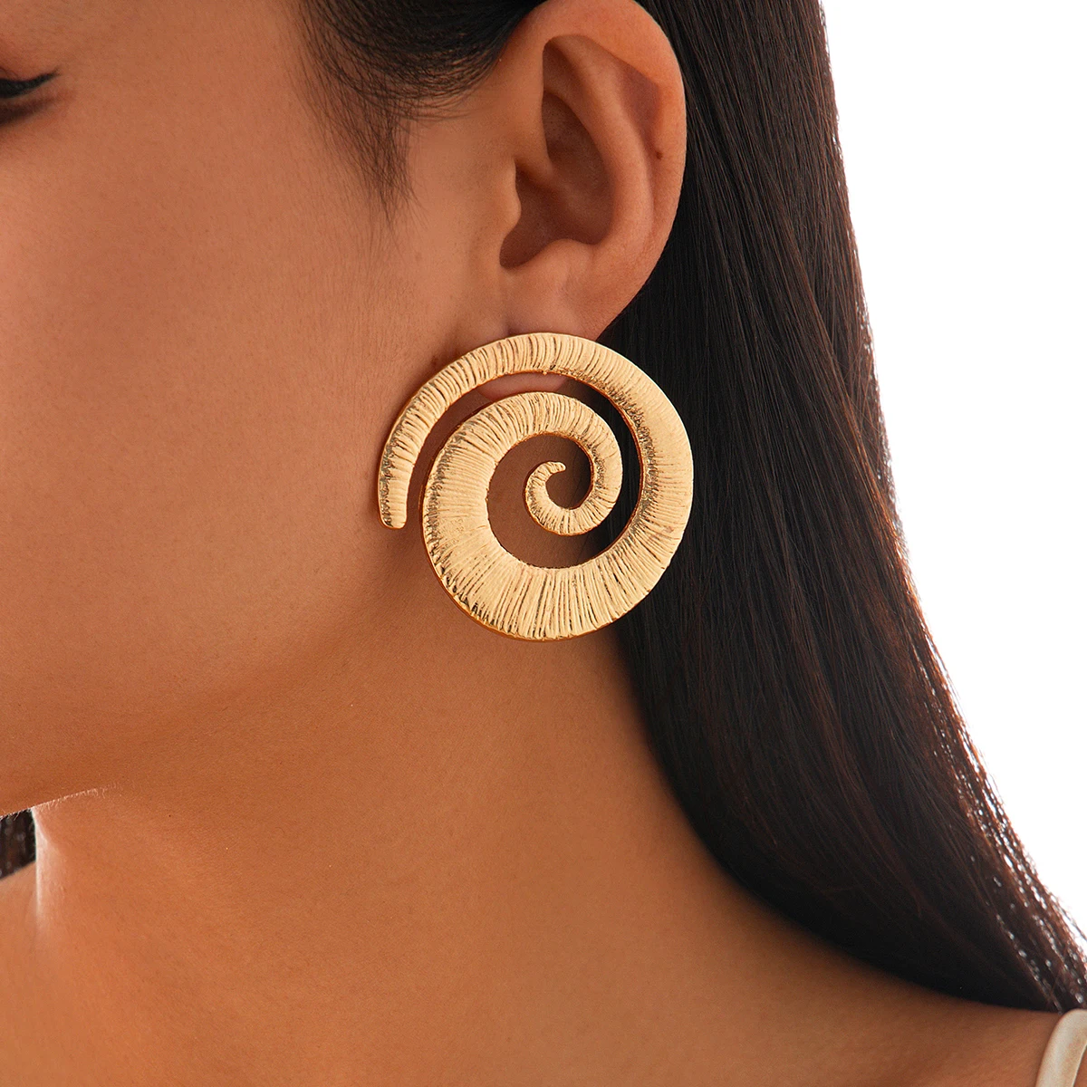 Серьги-гвоздики Ingemark в стиле бохо