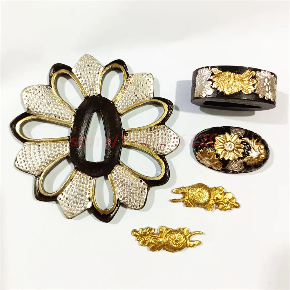 Замечательная латунная поручня Tsuba золото посеребрение Fuchi Kashira Menuki для японского