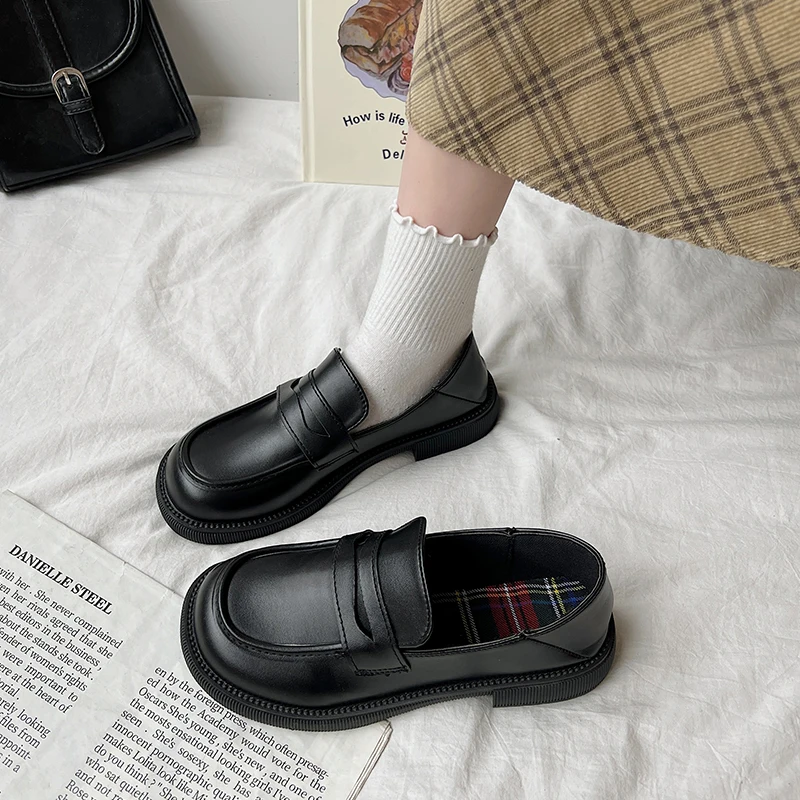 

Round Toe Slip On Shoes For Women British Style Casual Female Sneakers Shallow Mouth Soft Flats Loafers With Fur Oxfords Slip-on