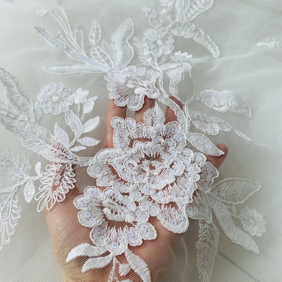 Кружевная ткань с вышивкой и блестками для свадебных нарядов молочного белого
