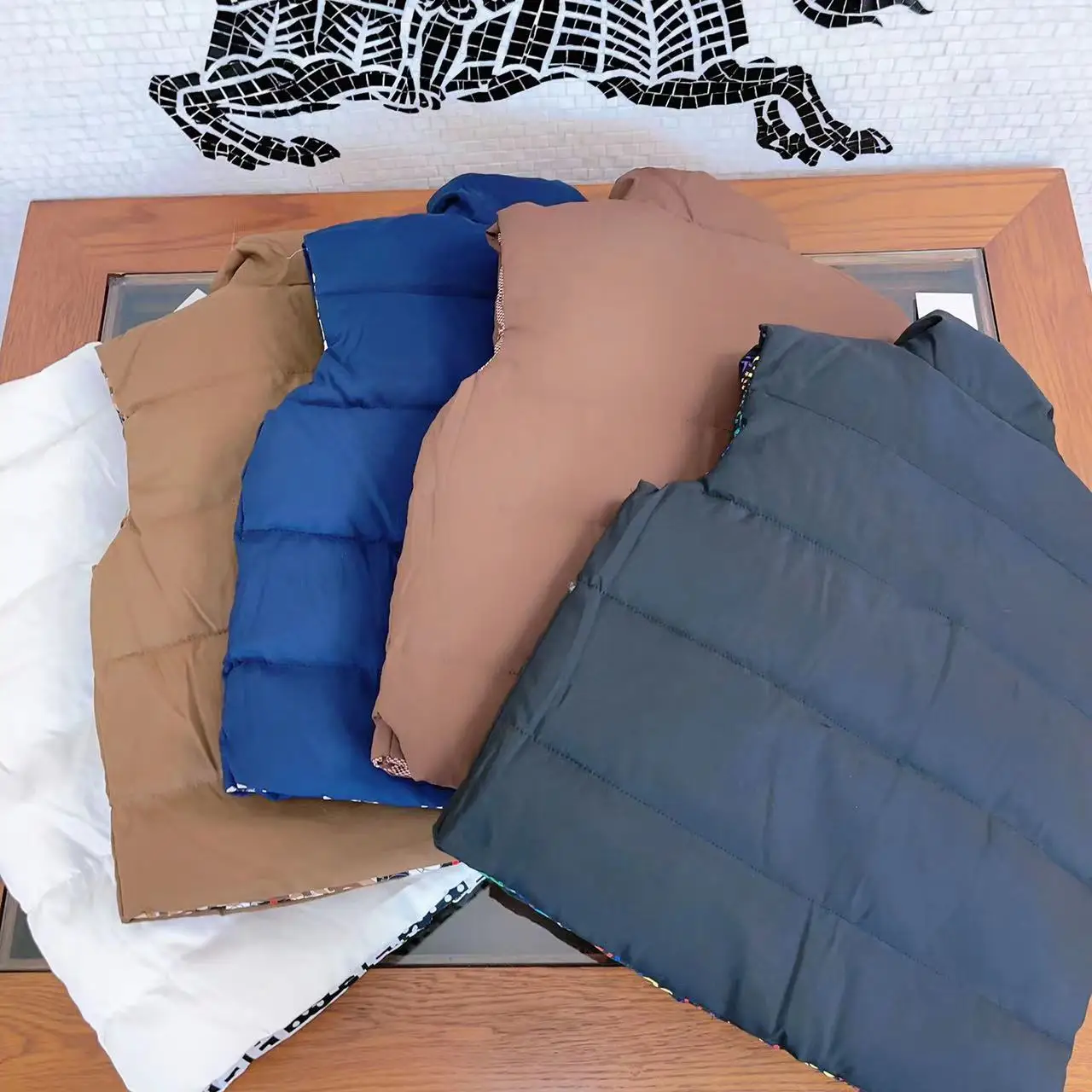 

Designer's Children's Wear New Boys and Girls' Down Coat White Duck Down Warm Winter Coat Horse Jacket Double Sided Wear
