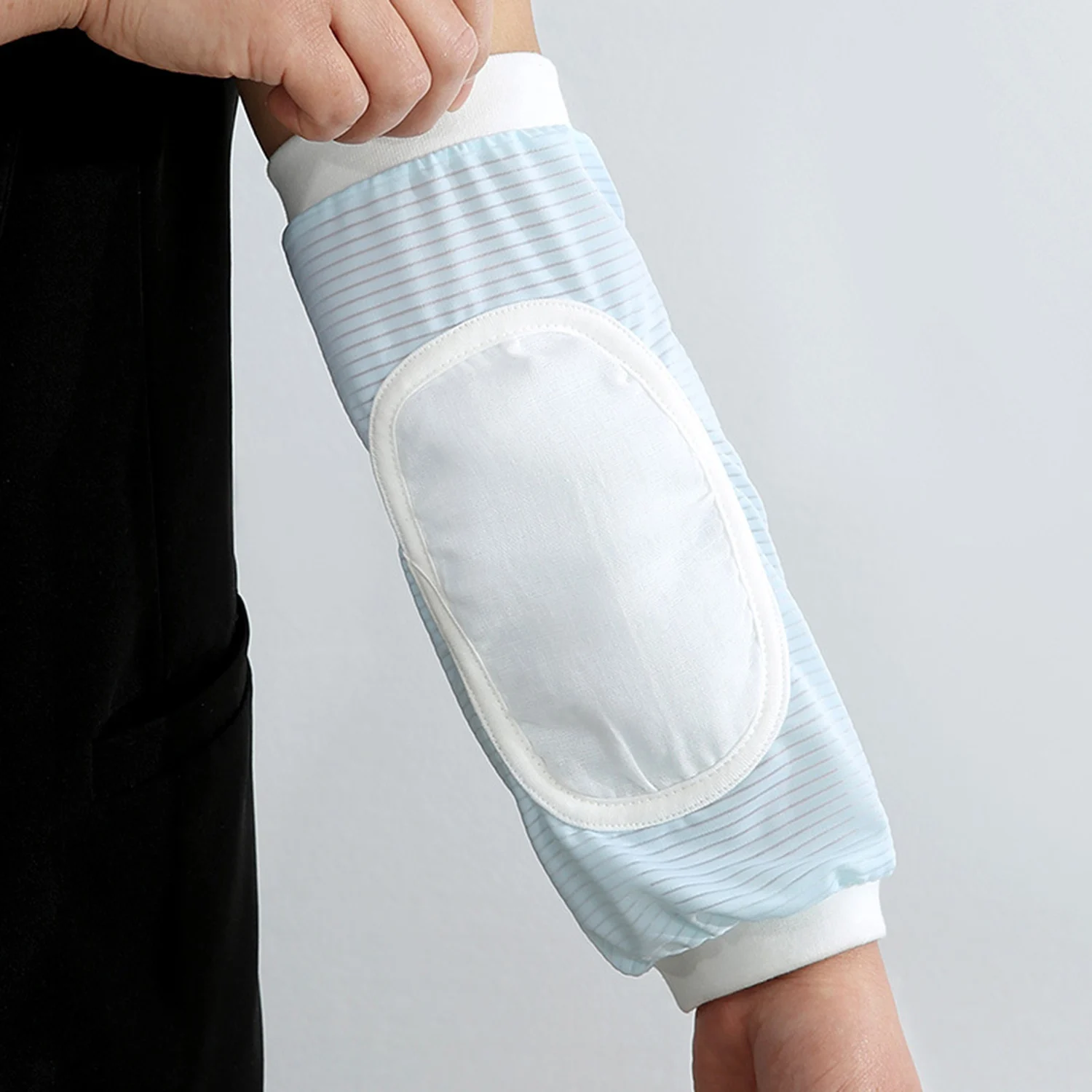 

Breathable Cushion Sleeve Holding Baby Arm Cover Sunscreen Sleeve Arm Pad For Newborn Babies Breastfeeding Pillow Ice Sleeve