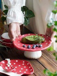 Красивая посуда с грибочками