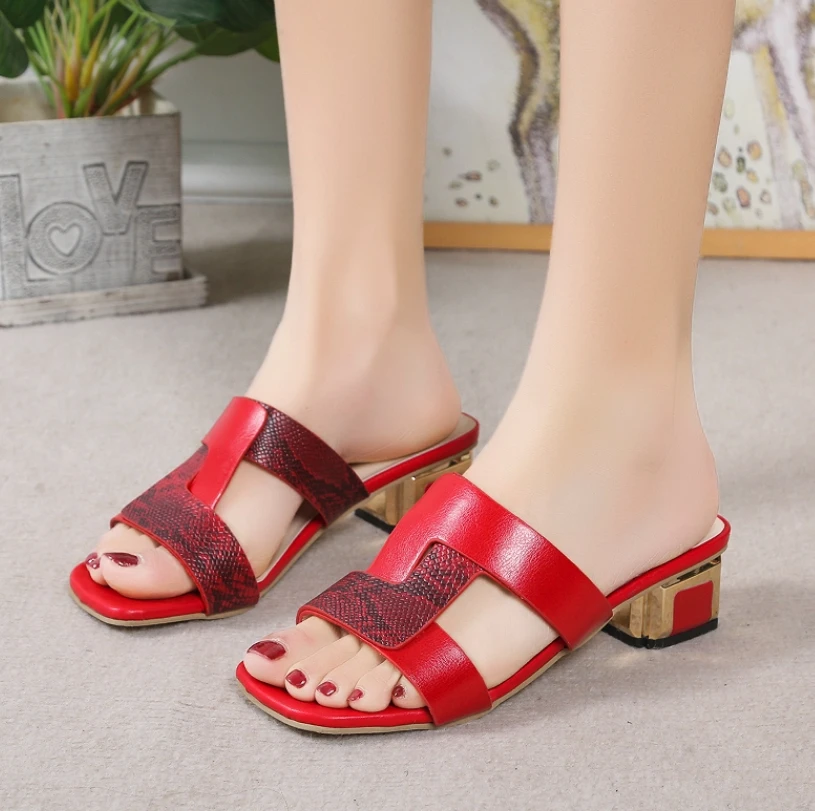 

Женские кожаные шлепанцы, элегантные сандалии в полоску, с открытым носком, Нескользящие, на высоком каблуке, летние тапочки, разные цвета