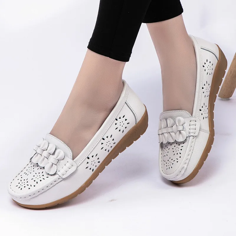 

2023 Spring, Summer, and Autumn New Nurse Shoes, Casual Hollow Out Women's Single Shoes, Bean Shoes, Mom's Shoes, Oxford Soles