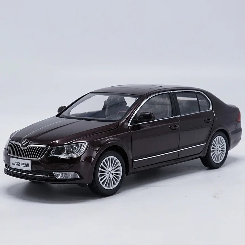

Оригинальная Литой Сплав в масштабе 1:18 Skoda превосходная модель автомобиля для взрослых Классическая коллекция Подарочный дисплей сувенирное украшение