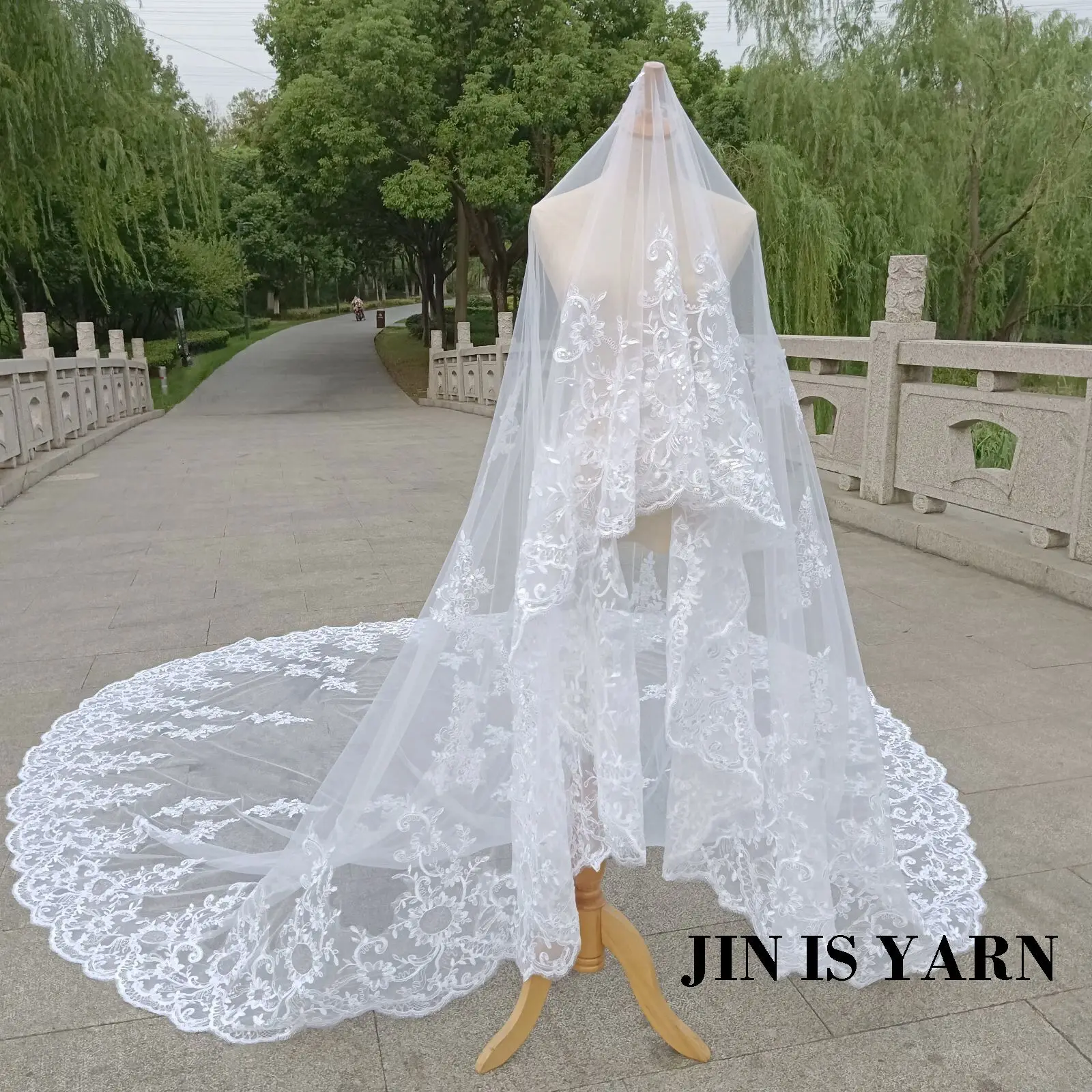 

5m 4m 3m Long Wedding Bridal Veils Lace Appiques Edge 1 T Tulle Cathedral Veil with Comb Ivory Luxury Velo De Novia Voile Mariee