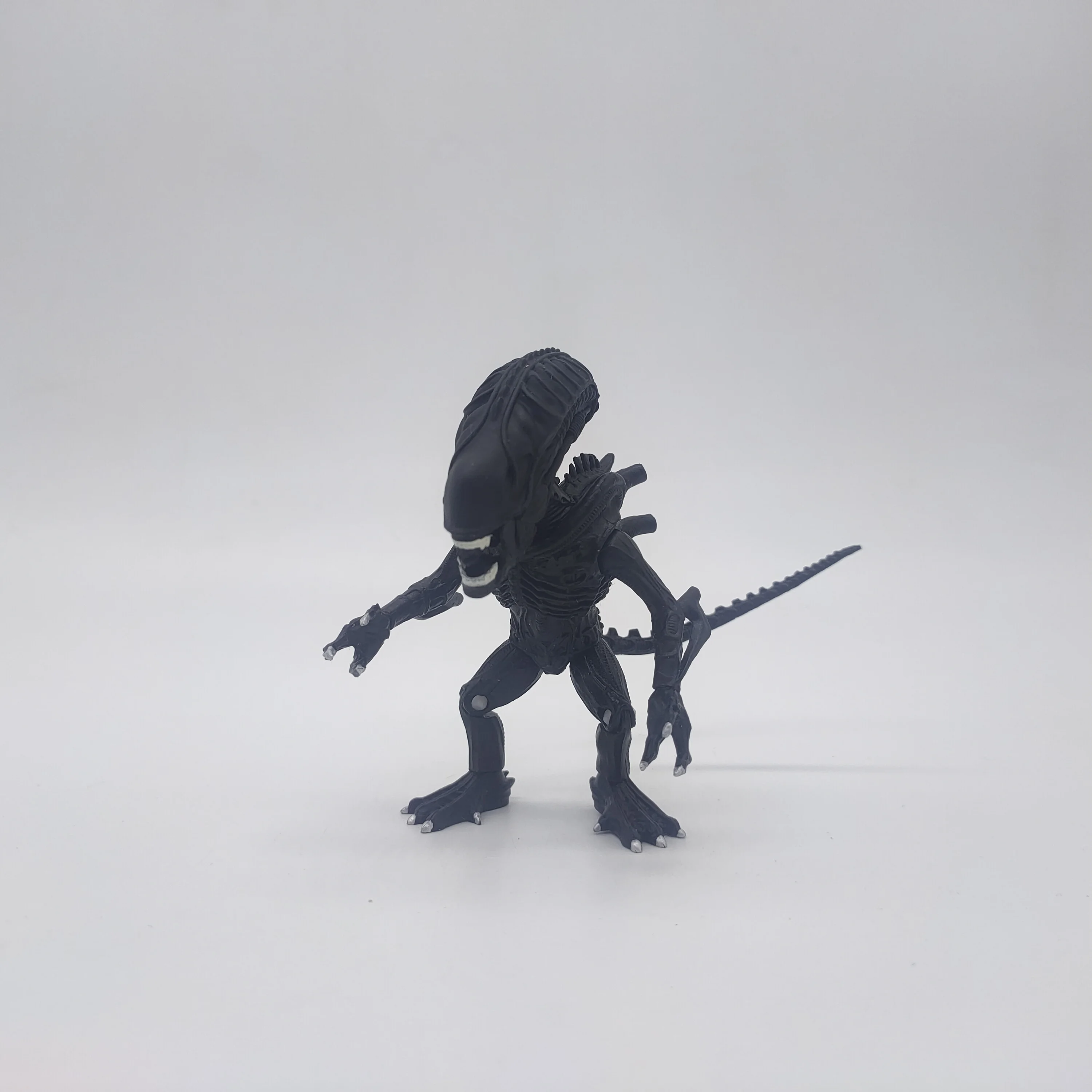 Фото Фигурки Aliens Vs Predators Facehugger, подвижная кукла, модель монстра, игрушки, украшения для рабочего стола, коллекционные подарки для детей №2