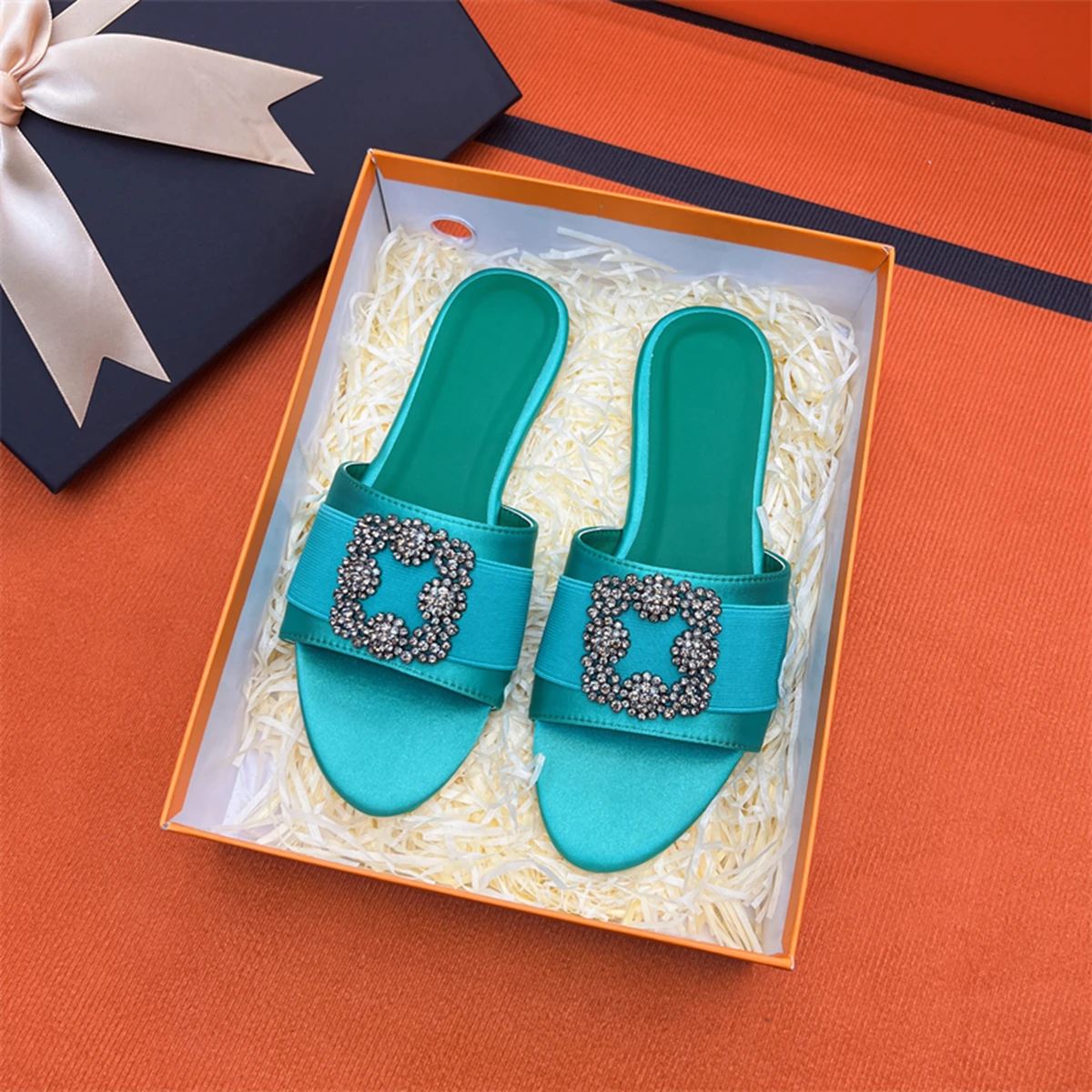 

Flat-bottomed Sandals And Slippers Female Diamond Square Buckle Satin Word With Beach Slippers Summer Wear New Women's Shoes