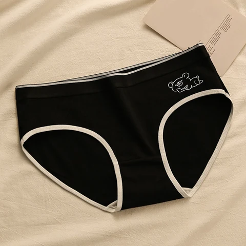 Әпкесі ұйықтап жатқан ағасының бөлмесіне жасырын кіріп келеді порно Порно видео фильм порно