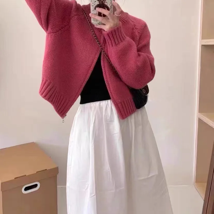 Женский короткий вязаный кардиган с круглым вырезом и двойной молнией