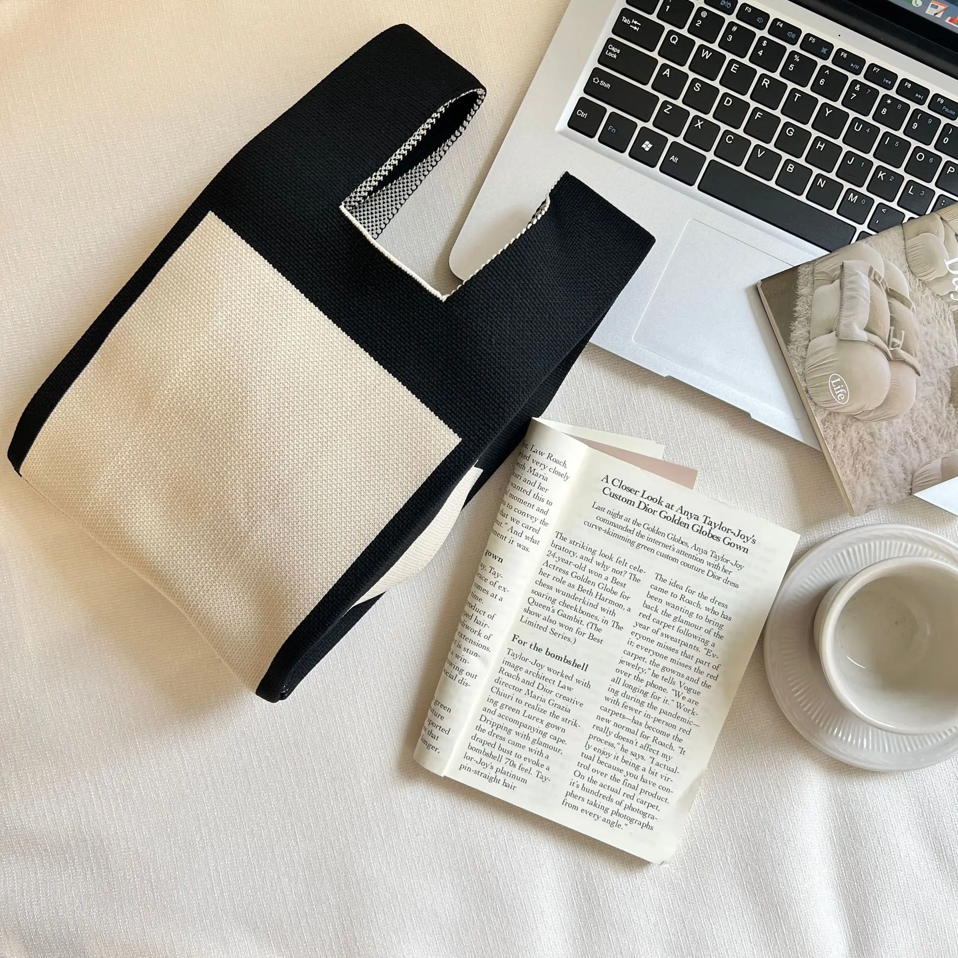 2023 autumn and winter new women's bag Korea Dongmen double-contrast wool knitting knitting single shoulder bag underarm bag