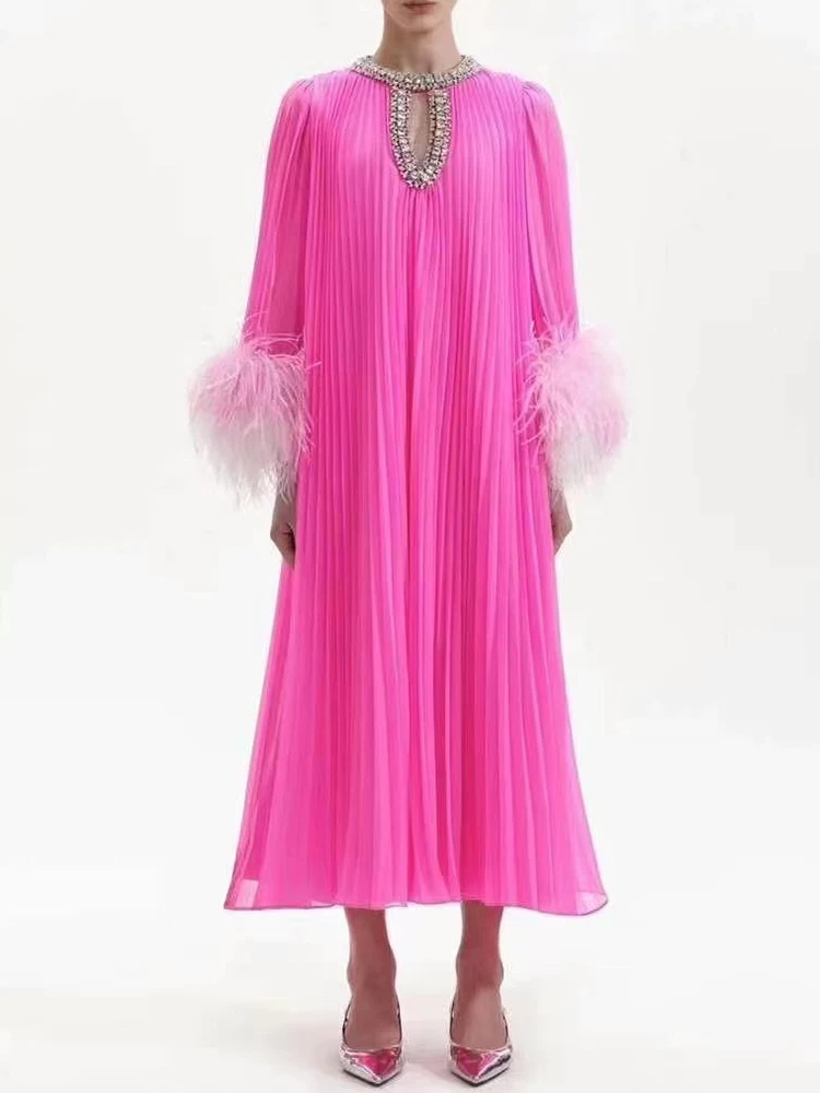 Женское плиссированное платье свободное с воротником-стойкой украшенное