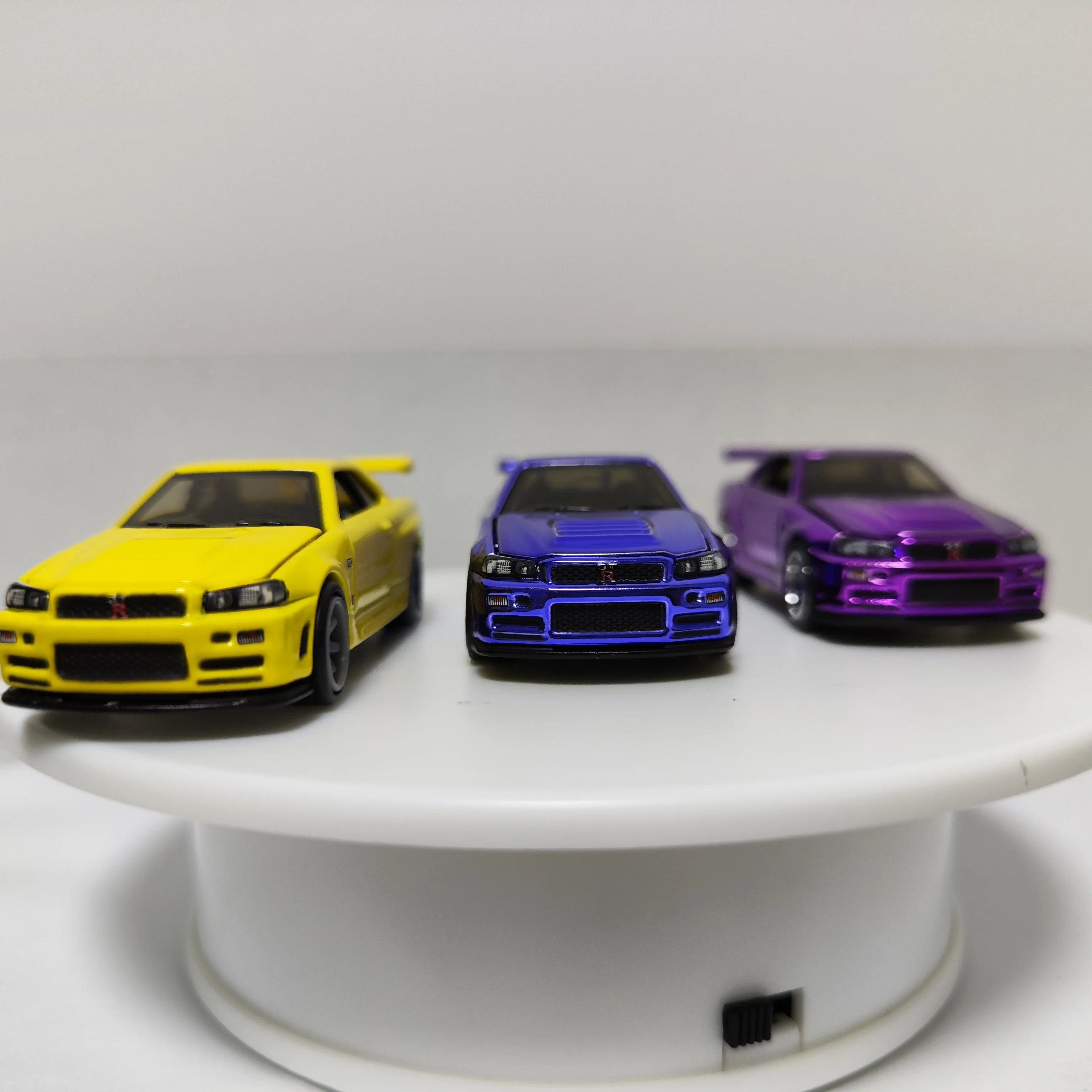 

Литый под давлением в масштабе 1/64 Rlc R34 Nissan Skyline GTR R34 Коллекционная модель автомобиля из сплава открытая крышка двигателя подарок три цвета сувенир без коробки