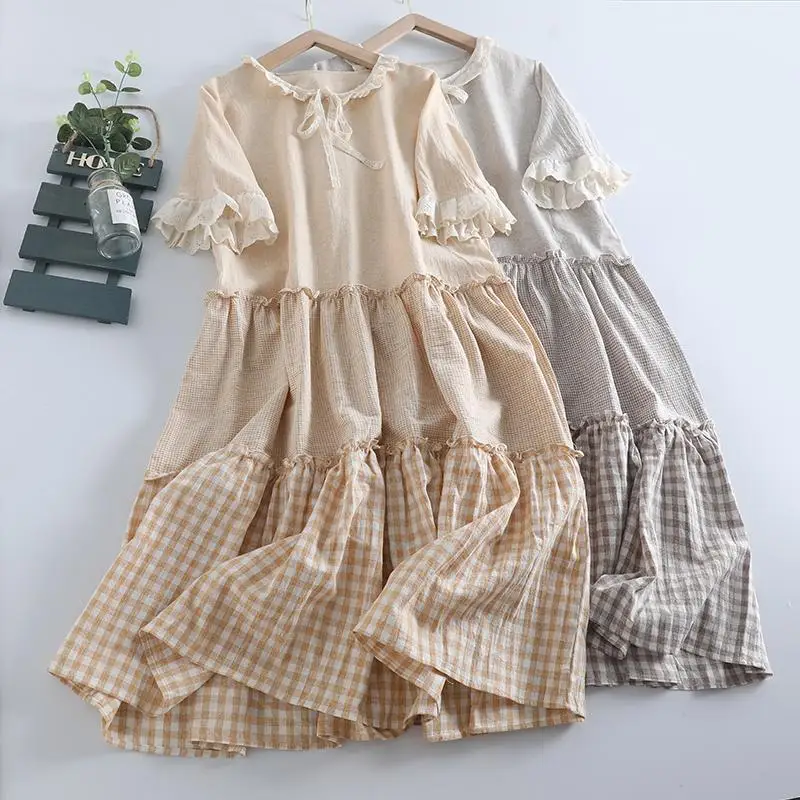 

Платье-миди с коротким рукавом и кружевным воротником