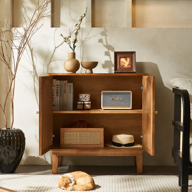 Буфетная мебель для шкафа с декоративными элементами