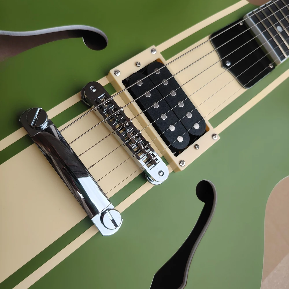 Флюоресцентная электрическая гитара с коричневыми круглыми краями и